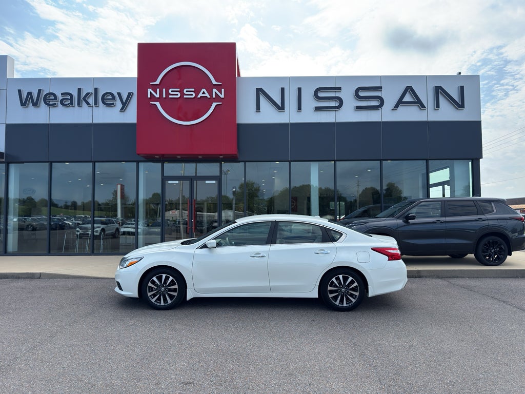 2017 Nissan Altima 2.5 SV in Pearl White — front three-quarter view