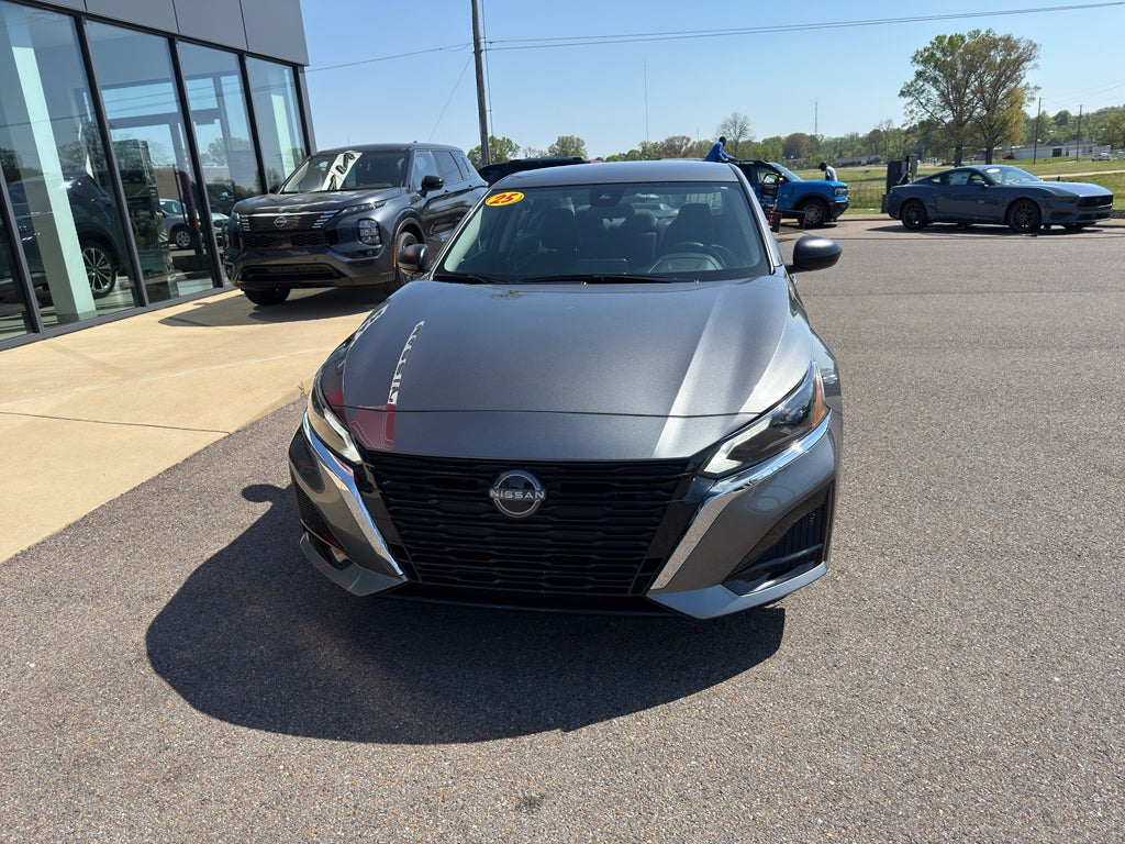 2025 Nissan Altima — side profile view