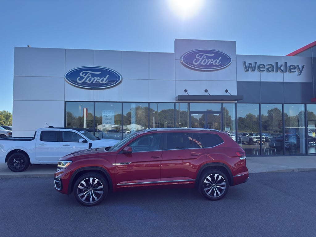 2021 Volkswagen Atlas 3.6L V6 SEL R-Line in Red — front three-quarter view