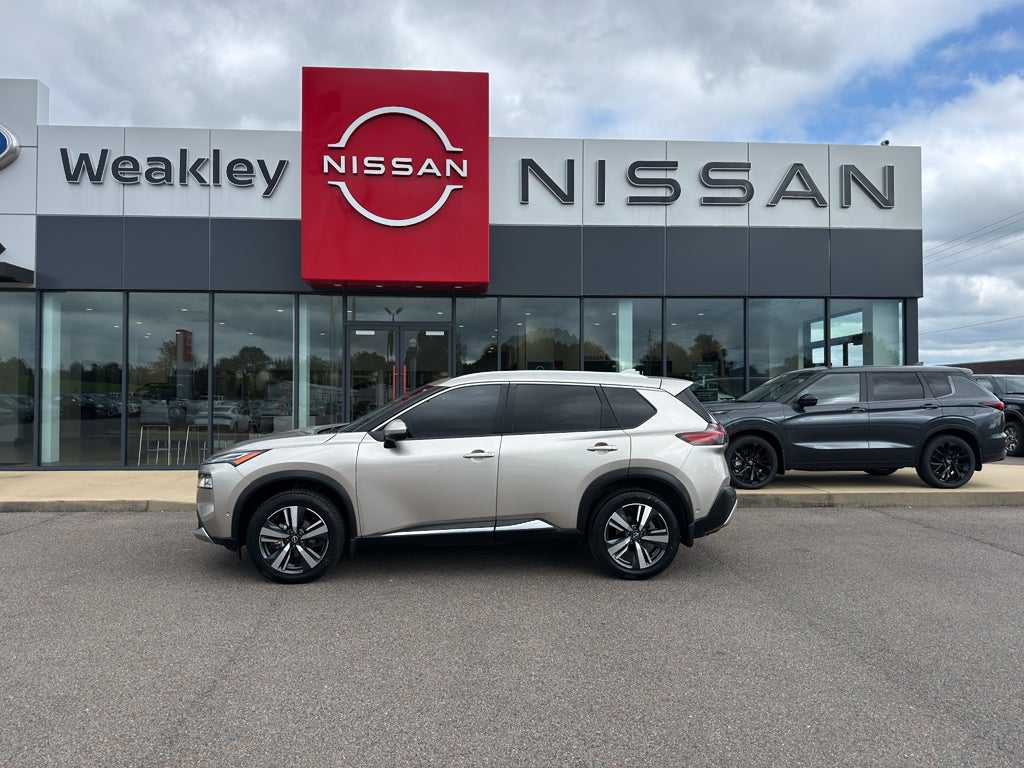 2023 Nissan Rogue Platinum in Champagne Silver Metallic — front three-quarter view